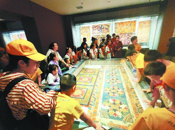 “寧寧”牽手相伴 綻放民族團結之花