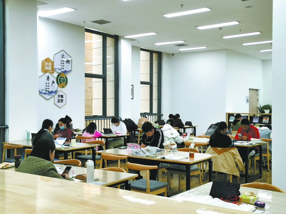 【新時代 新征程 新偉業】“花樣”度假日 “雙節”新意足——國慶見聞⑤