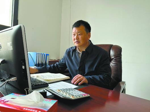 為企紓困的“釘子哥” 關愛同仁的“大家長”