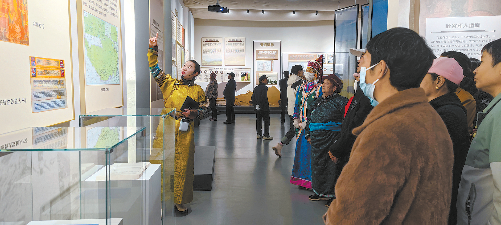 團結(jié)奮進向未來 一馬當(dāng)先“干”起來