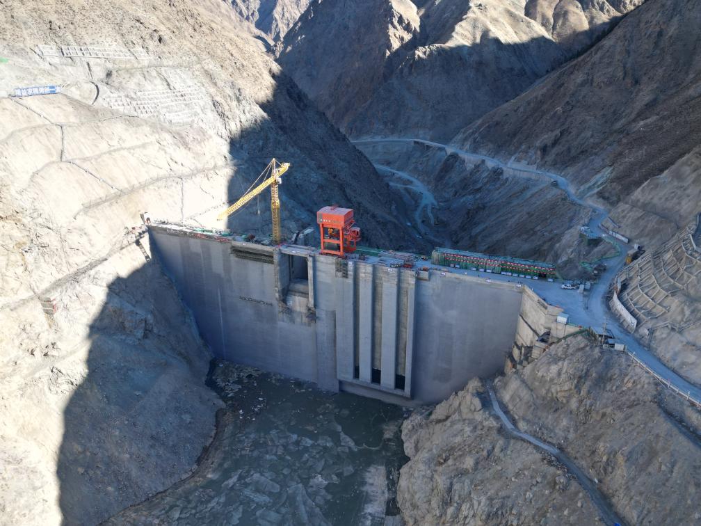 黑河首座骨干調(diào)蓄工程下閘蓄水