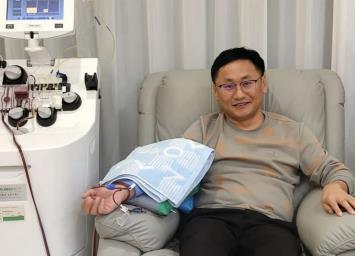 暖!患者急需“熊貓血” “熊貓俠”挽起袖子“抽我的”