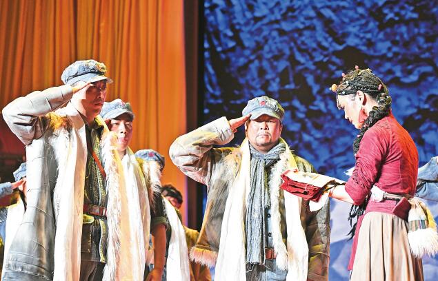 劇場黨課《永遠的長征》走進軍營