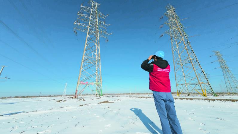 踏雪巡線保萬(wàn)家燈火
