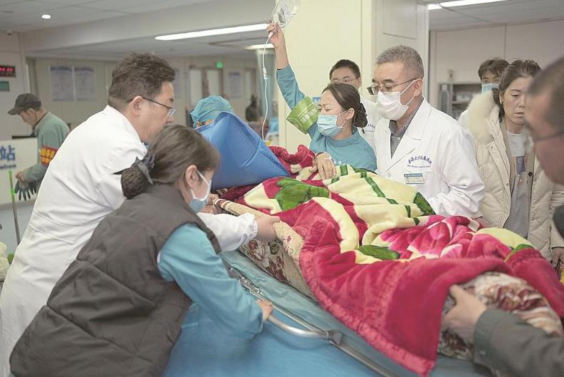 震后24小時全景:救援展現“青海速度”