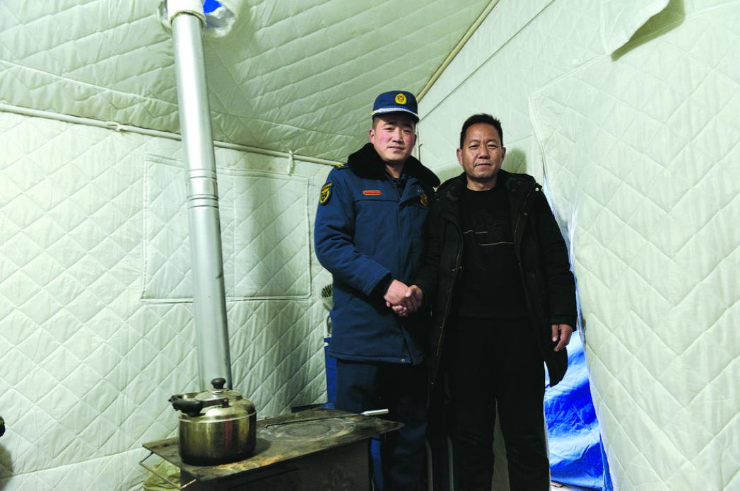 “跟我心目中的英雄合個影!”