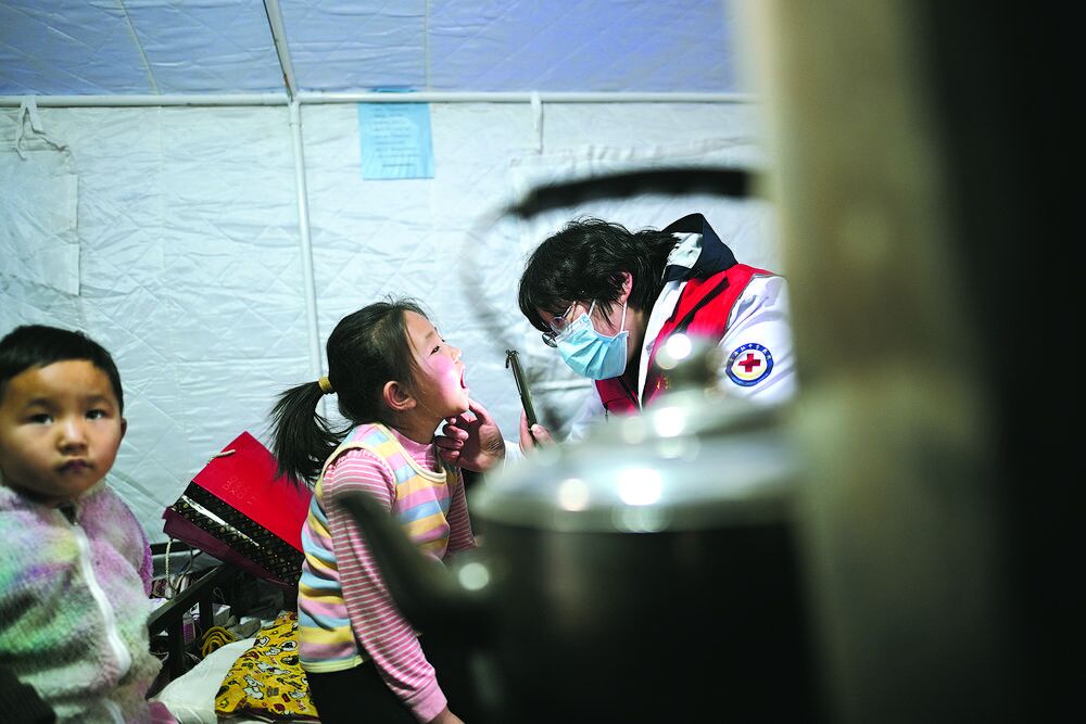 【眾志成城 抗震救災】千里馳援顯大愛 共渡難關獻真情——援青六省市情系地震災區彰顯援青擔當