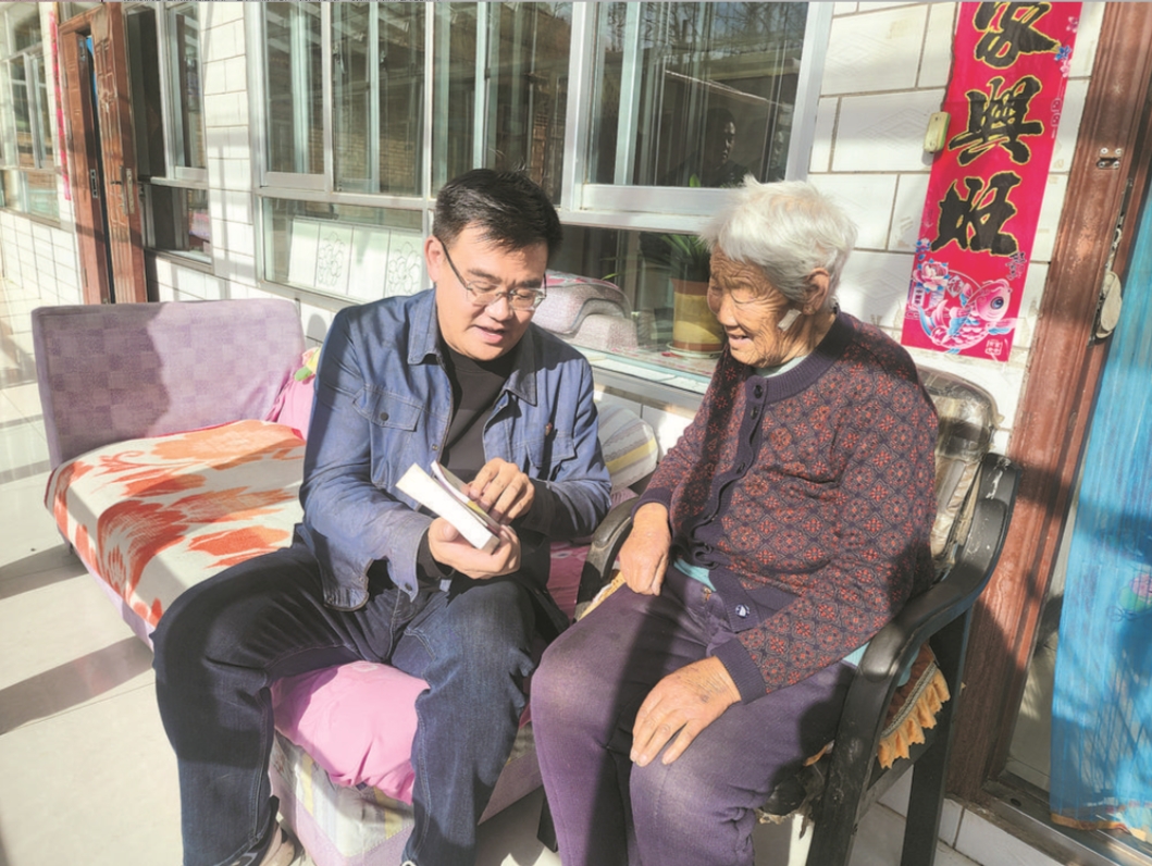 【鞏固拓展脫貧攻堅成果同鄉村振興有效銜接進行時·駐村干部風采】 駐村路上顯擔當 一腔熱忱辦實事 ——記祁連縣八寶鎮白楊溝村駐村工作隊