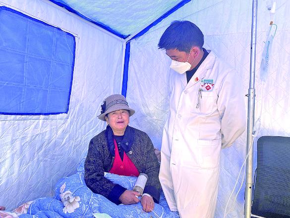 【眾志成城 抗震救災(zāi)】“帳篷醫(yī)院”里的守護