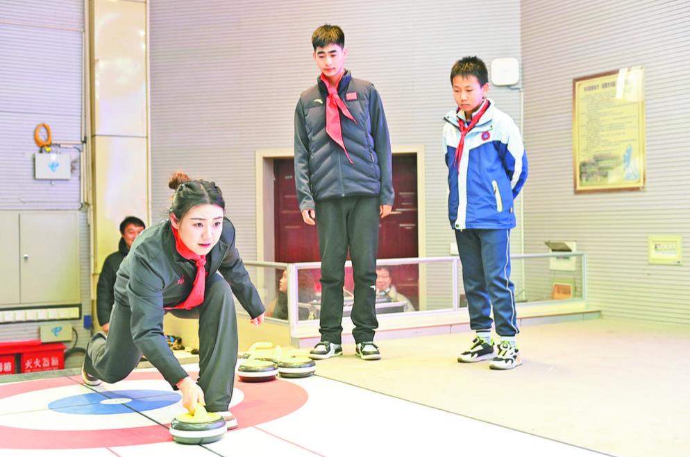 冰壺進校園 點燃運動激情