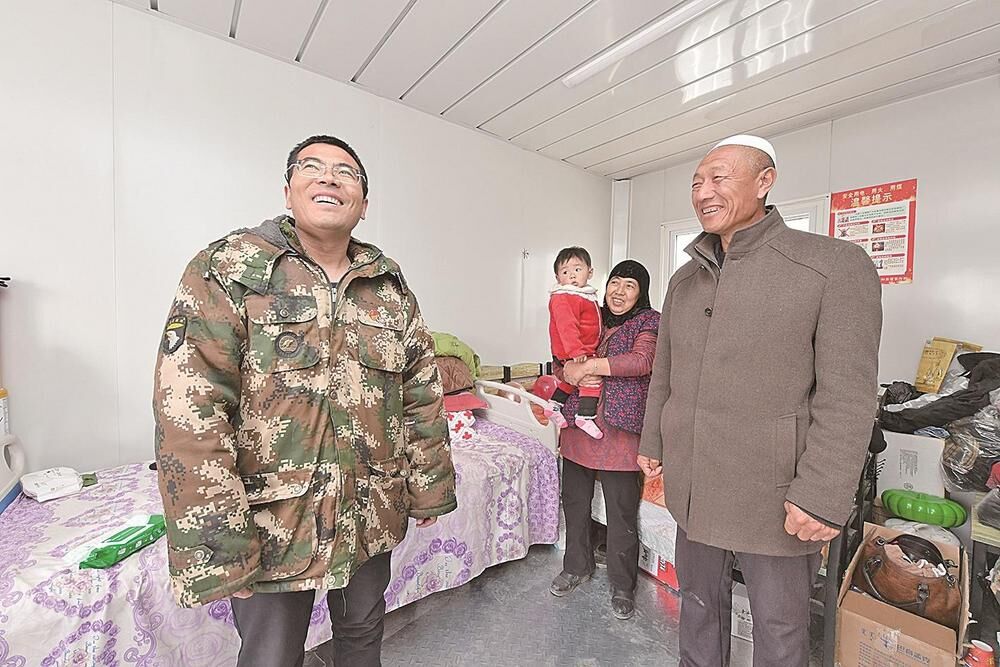 【眾志成城 抗震救災·黨旗飄揚在抗震救災一線】當好老百姓的當家人和主心骨