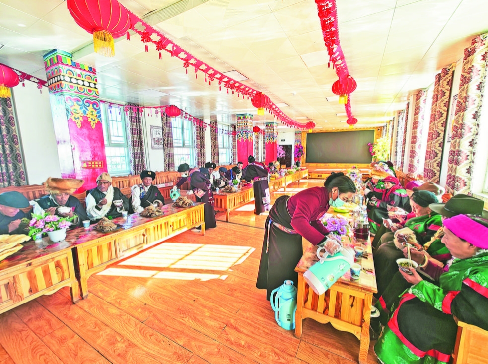 托起幸福夕陽紅