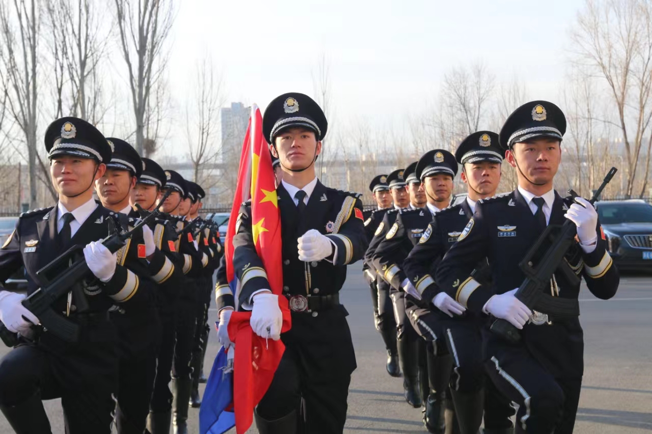 青海海東:中國人民警察節 他們仍心系災區