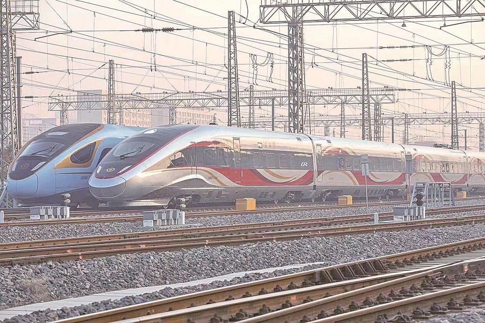 復興號智能動車組首次駛上青藏高原