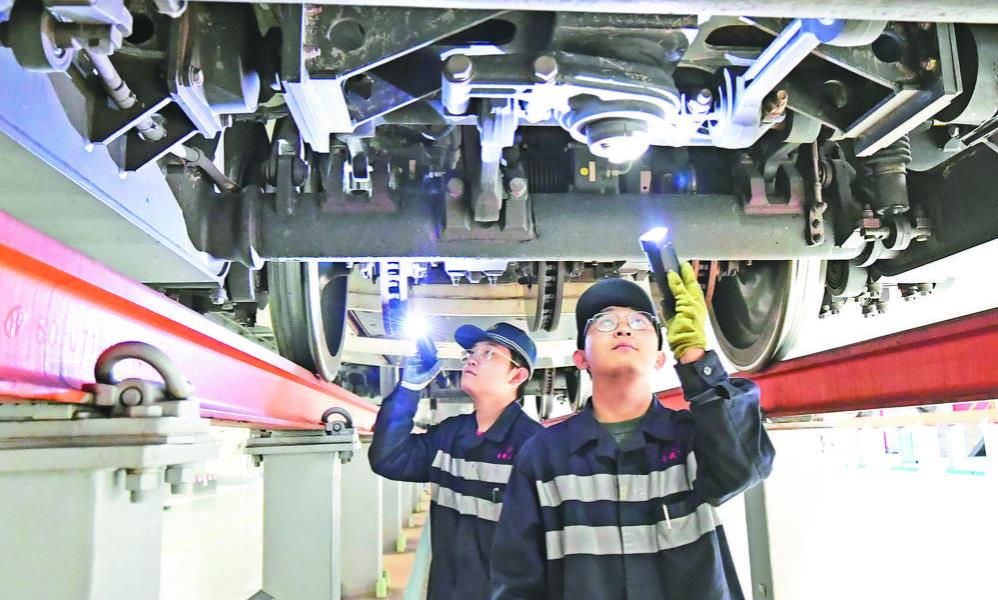 備戰(zhàn)春運(yùn)動車組檢修忙