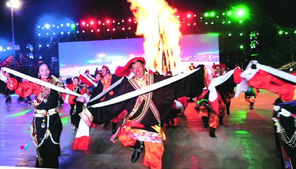 青海玉樹:精彩綻放鬧新春