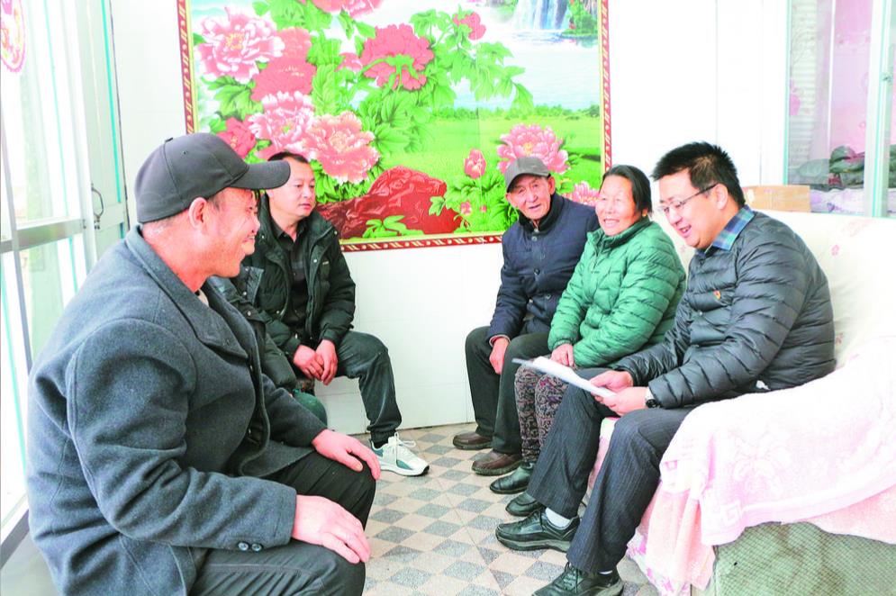 【一學(xué)三促·萬名干部下鄉(xiāng)】街頭巷尾聽民聲 你言我語謀發(fā)展