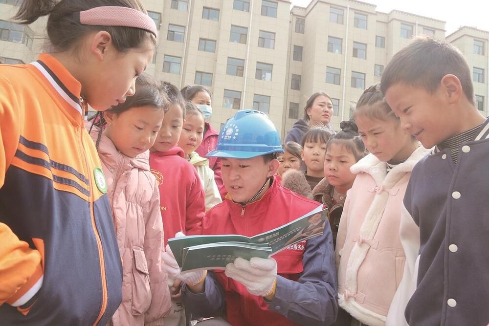 【讓雷鋒精神代代傳承】人人學(xué)雷鋒 處處是鋒景