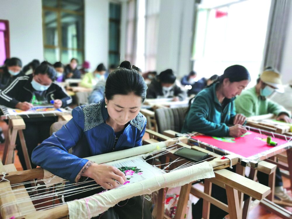 【筑夢現代化 共繪新圖景·兩會特刊·青報觀察】厚植民生福祉 書寫幸福答卷——牢記囑托、感恩奮進,書寫好中國式現代化青海篇章系列述評之五