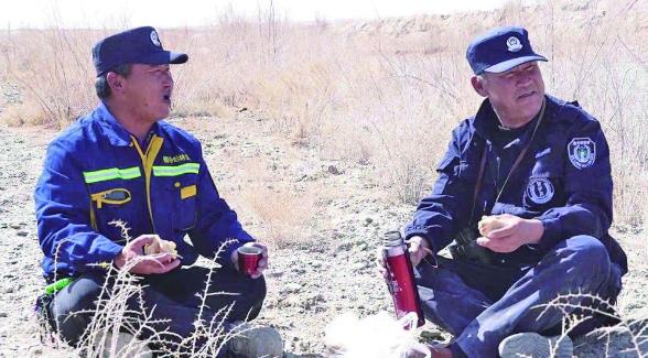 堅守戈壁14載 他們筑起綠色屏障