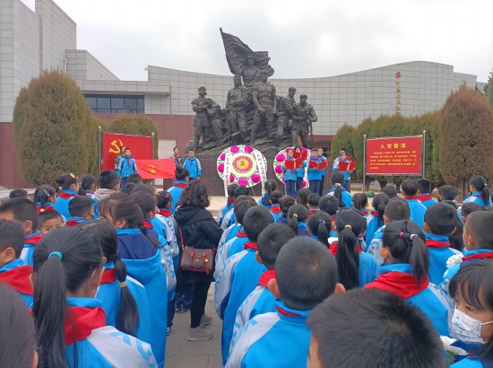 緬懷革命先烈,爭做強國好少年