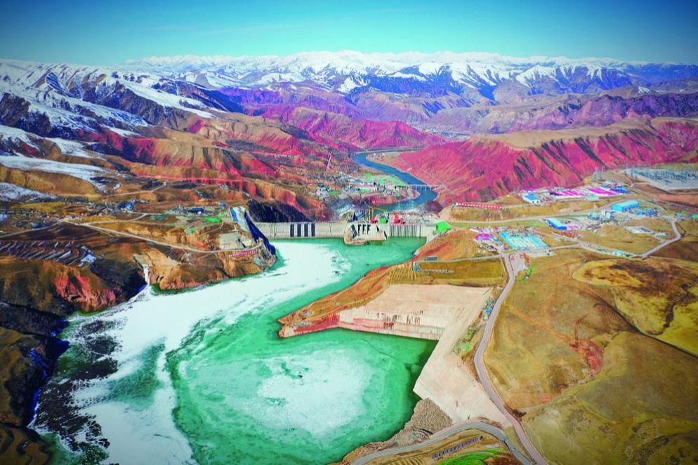 【堅定信心開好局起好步】黃河上游在建海拔最高、裝機容量最大的水電站瑪爾擋水電站首臺機組投產(chǎn)發(fā)電 國家能源集團在青重大項目同期正式開工