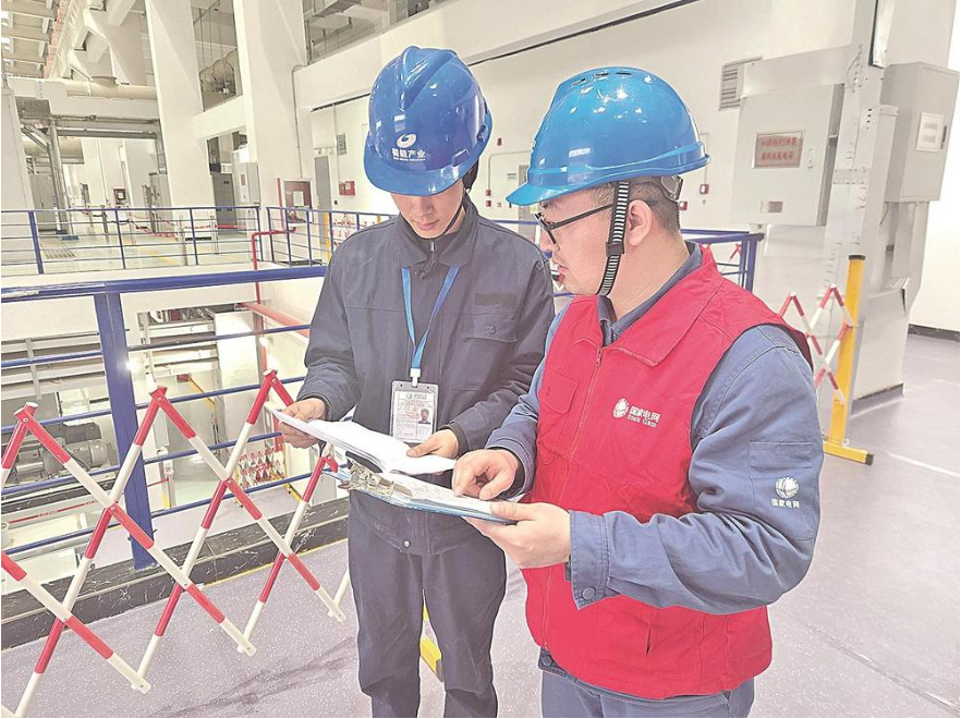 這個(gè)假期 他們堅(jiān)守崗位