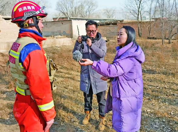 “我要將溫暖帶到更多需要幫助的地方”——記全省崗位學(xué)雷鋒標(biāo)兵、青海廣播電視臺記者司春霞