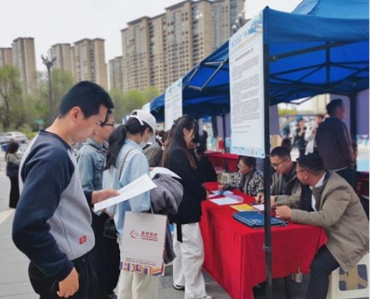青海西寧:破解民企用工難!300家企業現場攬才