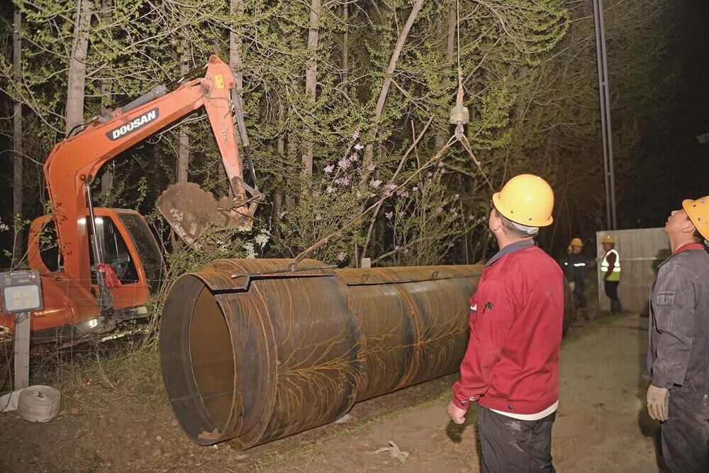 六水源主輸水管道爆裂 西寧供水部門晝夜奮戰(zhàn)搶修忙