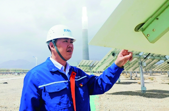 【筑夢現代化 共繪新圖景·勞動者之歌】追光逐日“闖”新路——記青海中控太陽能發電有限公司總經理、高級工程師、技師劉文闖