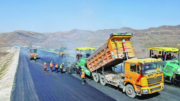 “五一”假期 加西公路二標段建設正酣