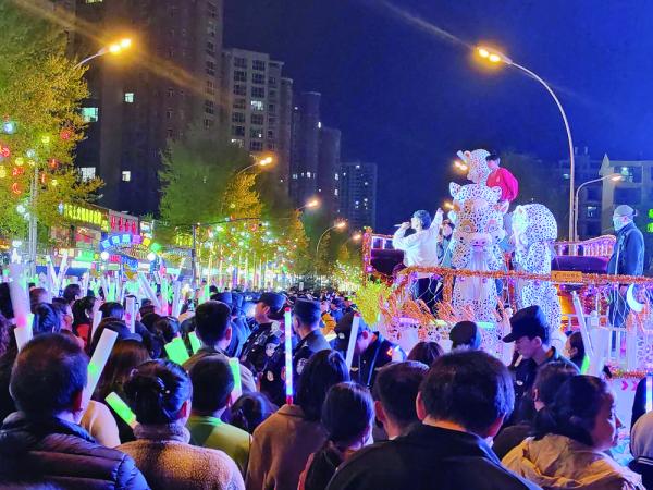 【文化中國行】來豹街,感受“爆街”