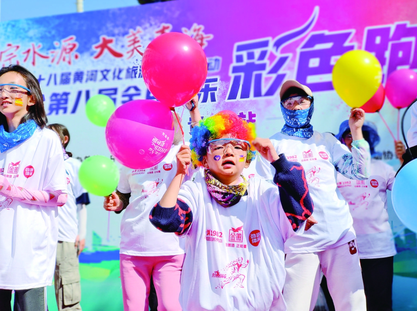 青海貴德:來一場黃河岸邊的彩色跑