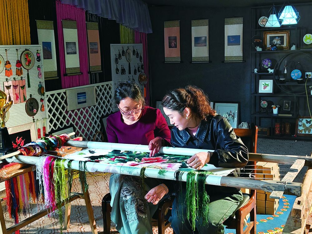 【身邊的感動】巧手“繡”出美好生活——記2024年第一季度“青海好人”陳玉秀