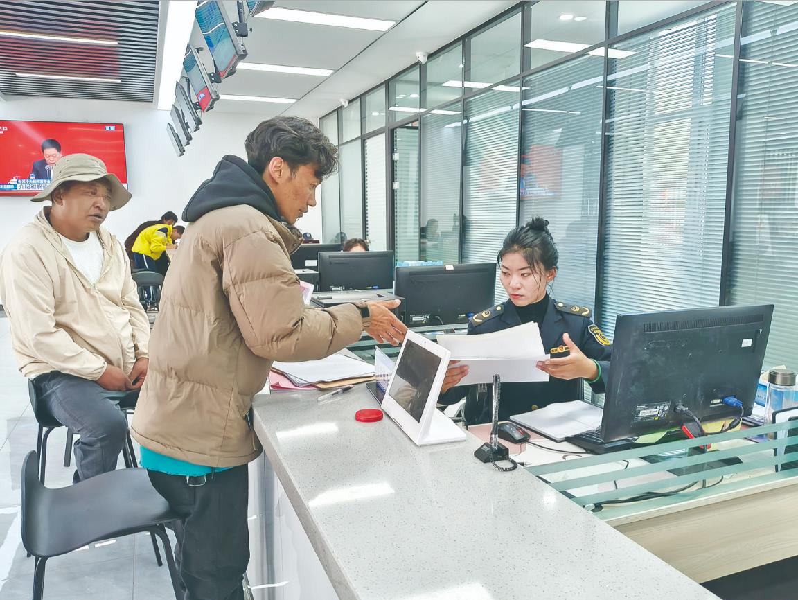 政務(wù)服務(wù)有“速度” 群眾辦事有“溫度”