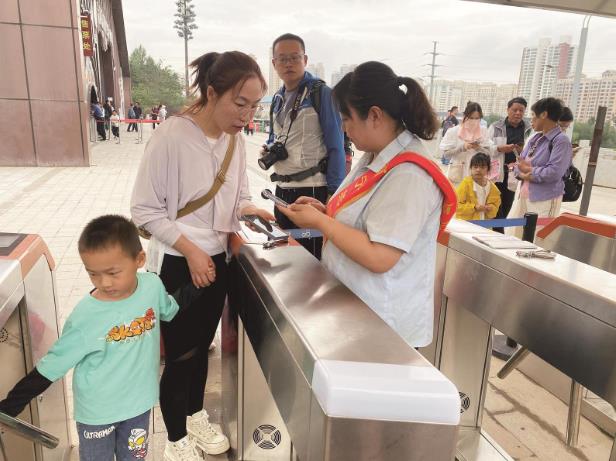 近一萬人次周末浪西寧野生動物園