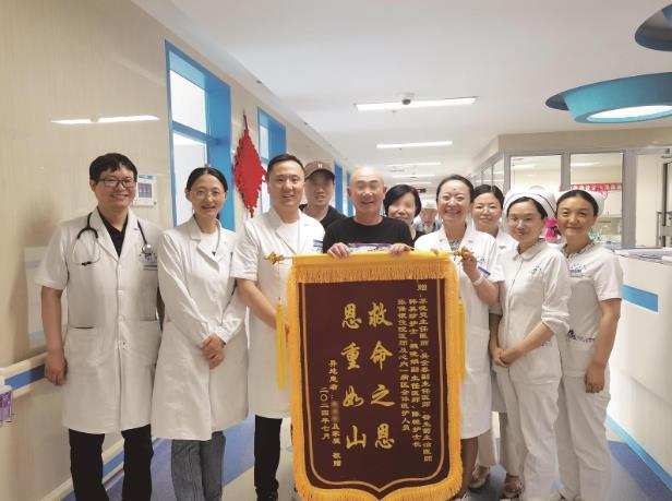 遼寧游客心跳驟停 青海醫(yī)生傾力搶救