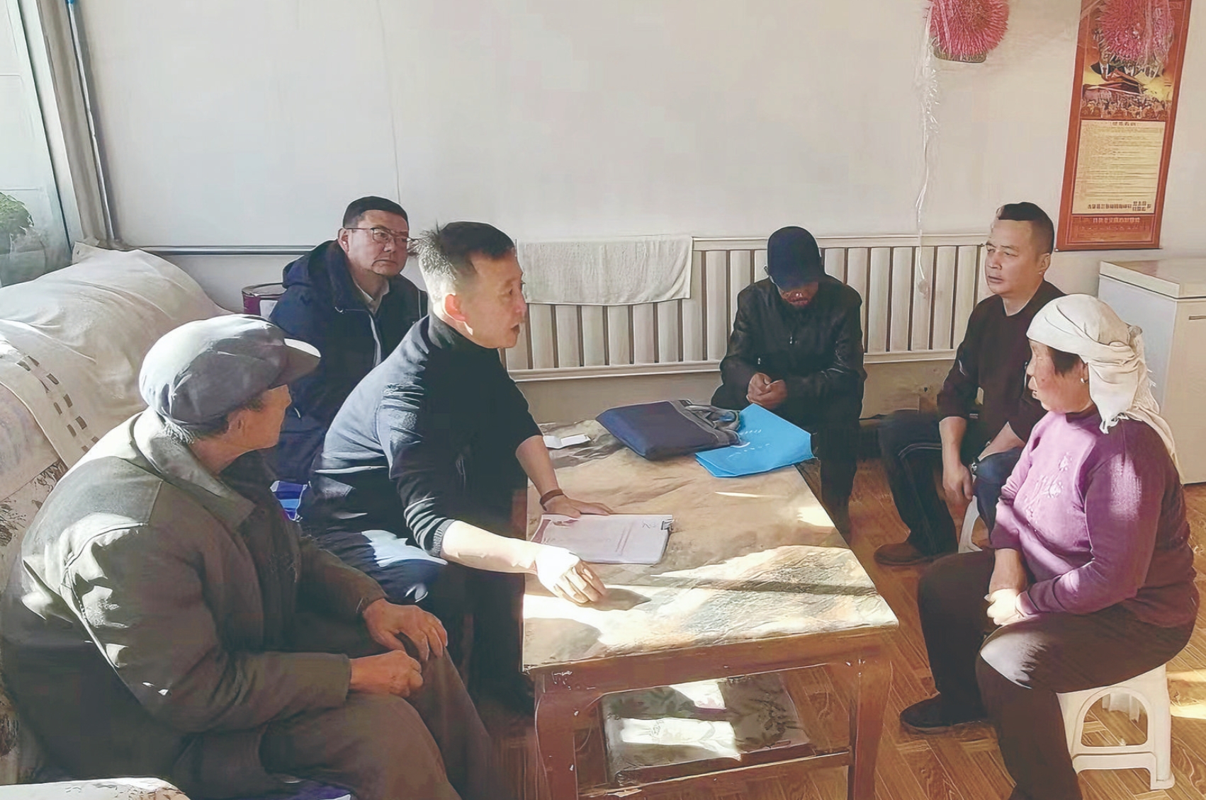 【黨旗在基層一線高高飄揚】駐村第一書記“老楊”的一天