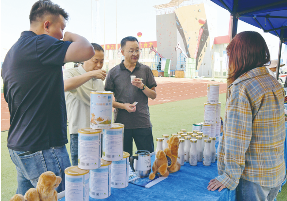 【大美青海·高原足球】展示“青超”風(fēng)采 帶火特色產(chǎn)品——“青超聯(lián)賽”第八輪海西州主場(chǎng)見聞