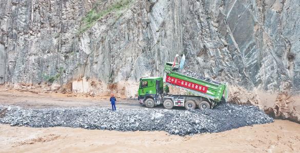 連續20個小時奮戰 213國道受阻路段恢復通車