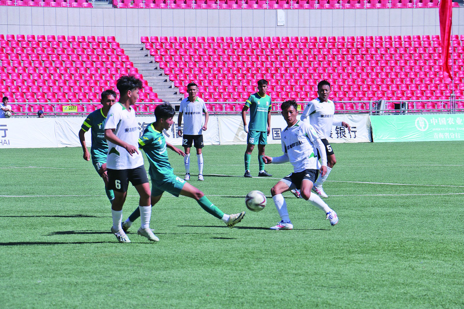 【大美青海·高原足球】賽場風云起 愛拼才會贏——“青超聯賽”第十二輪果洛主場見聞