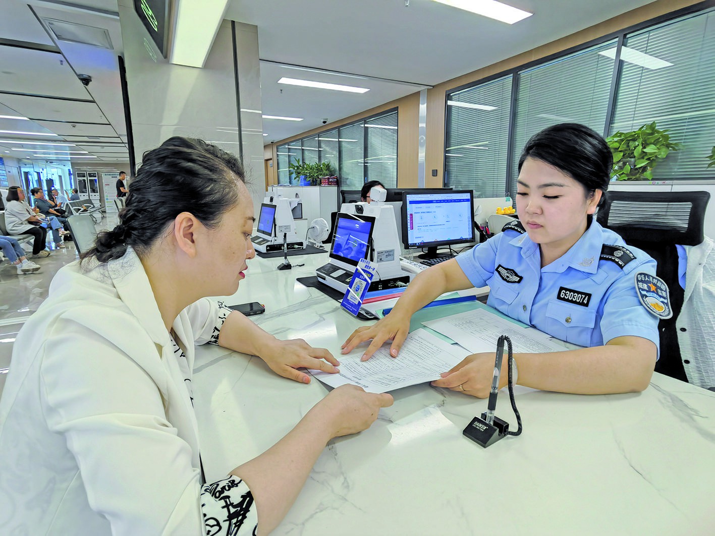 青海:局長“陪同辦” 政務(wù)服務(wù)再優(yōu)化