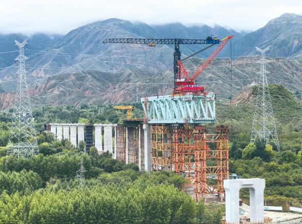 項目發展正當時 建設熱潮勇向前——川青鐵路青海段建設一線見聞