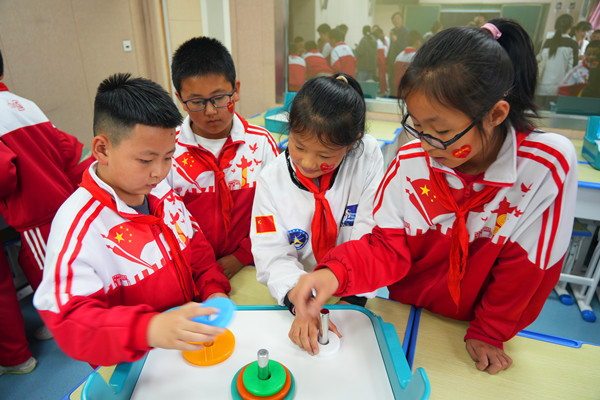 青海西寧:光明小學第七屆科技節開幕