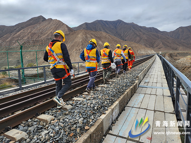 【奮進強國路 闊步新征程】為青藏鐵路第一高橋做“體檢”