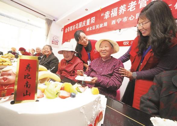 青海西寧:社區多彩活動迎重陽佳節
