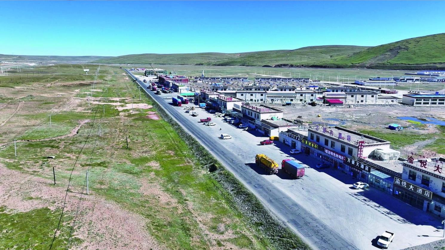 【大道向前 天路放歌——紀念“兩路”通車70周年】雁石坪:從游牧帳篷到高原小鎮