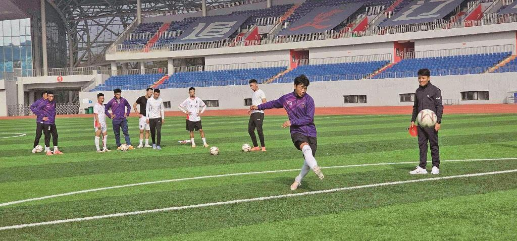 今日西海全媒體直播青海兩支足球隊比賽