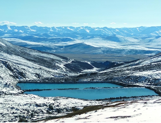 崗什卡雪峰冰雪盛景引游客